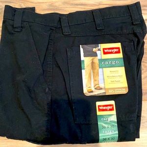 NWT men’s wrangler cargo pants. Black
